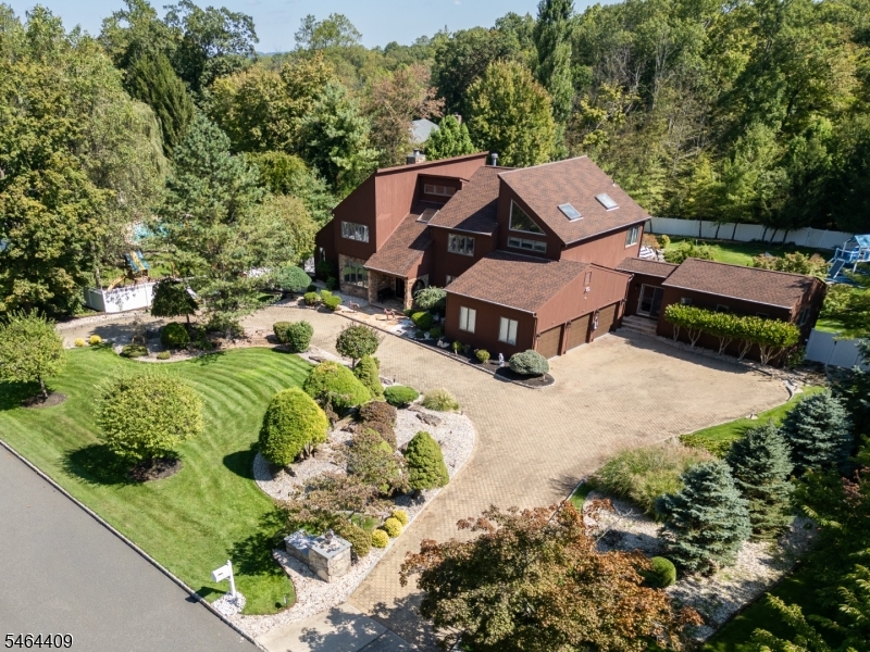 17 Chesterfield Dr