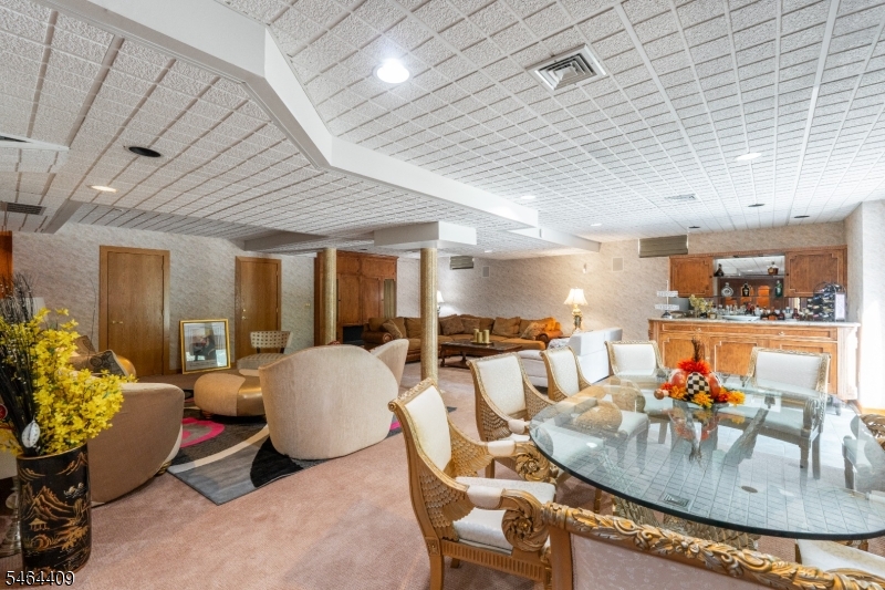 17 Chesterfield Dr