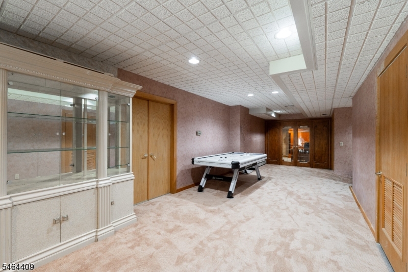 17 Chesterfield Dr