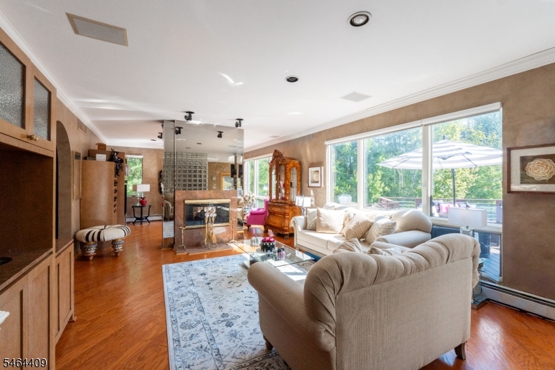 17 Chesterfield Dr