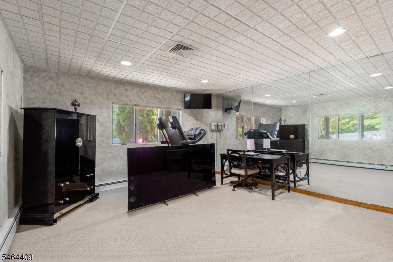 17 Chesterfield Dr