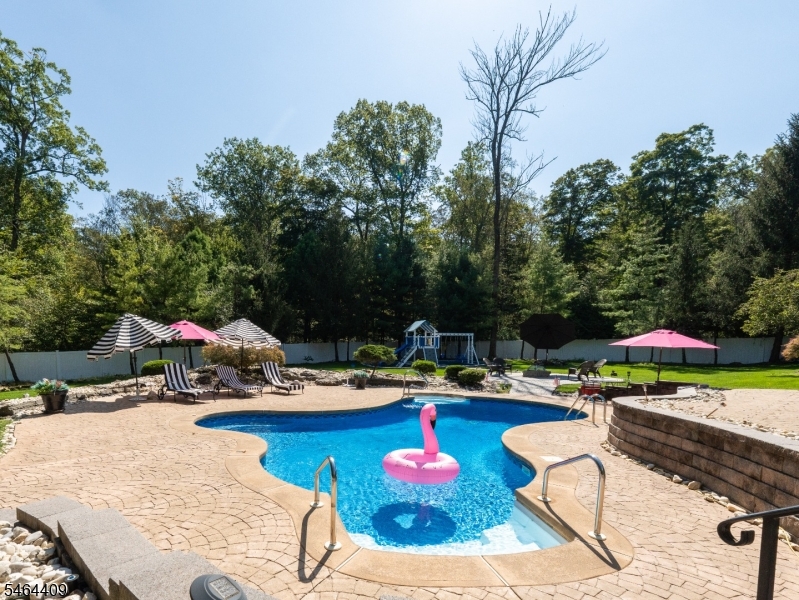 17 Chesterfield Dr