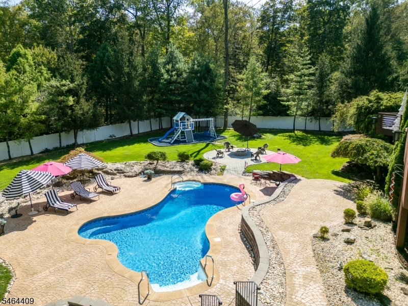 17 Chesterfield Dr