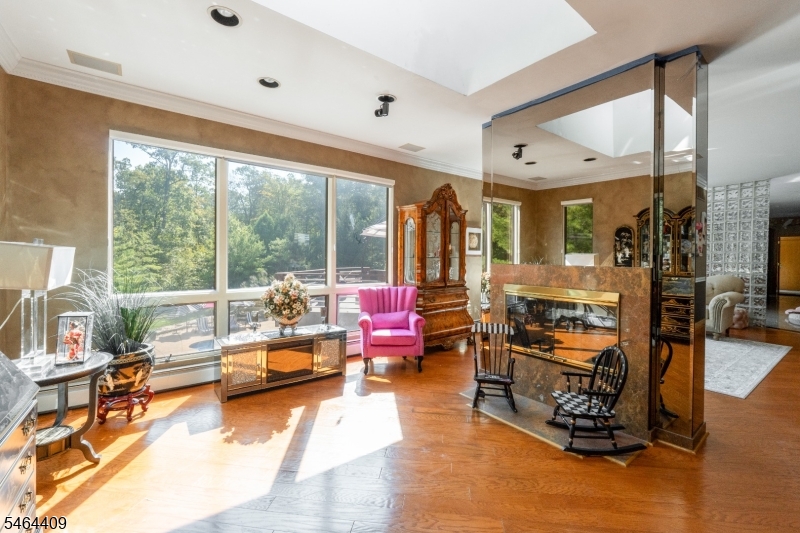 17 Chesterfield Dr