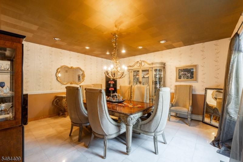 17 Chesterfield Dr