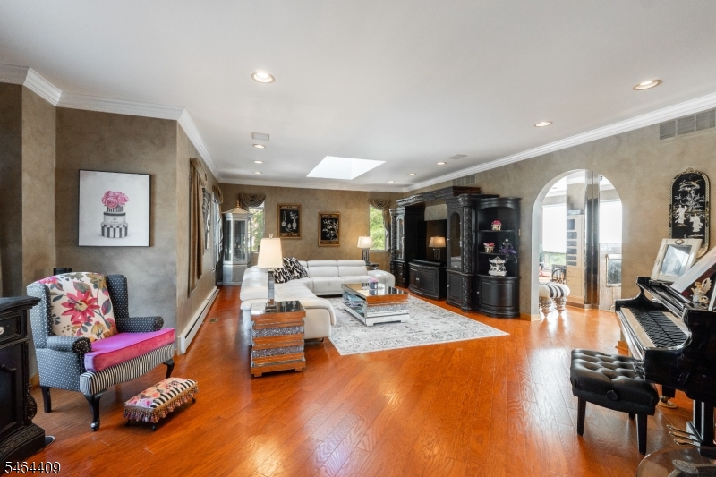 17 Chesterfield Dr