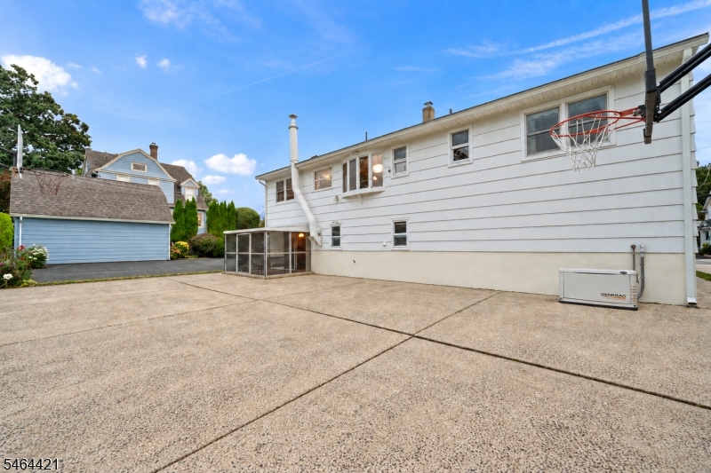 222 Vreeland Ave