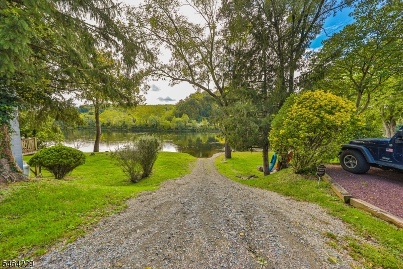 502 River Rd