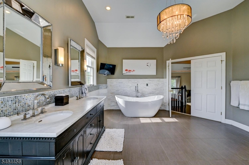 6 Fairway Dr