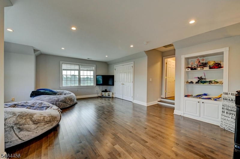 6 Fairway Dr