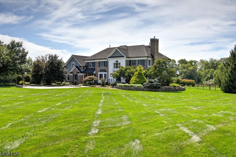6 Fairway Dr