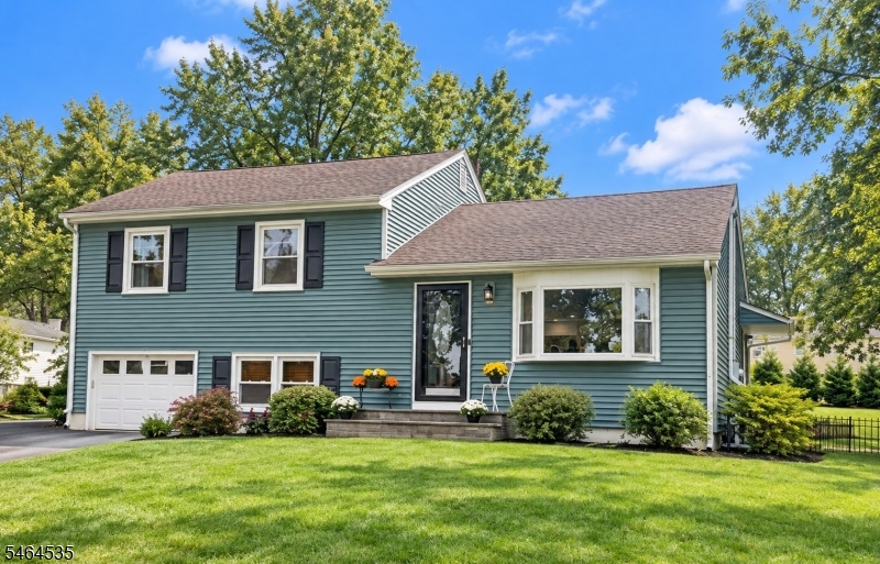 57 Lakeview Ave