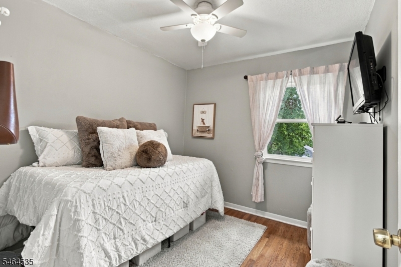 57 Lakeview Ave