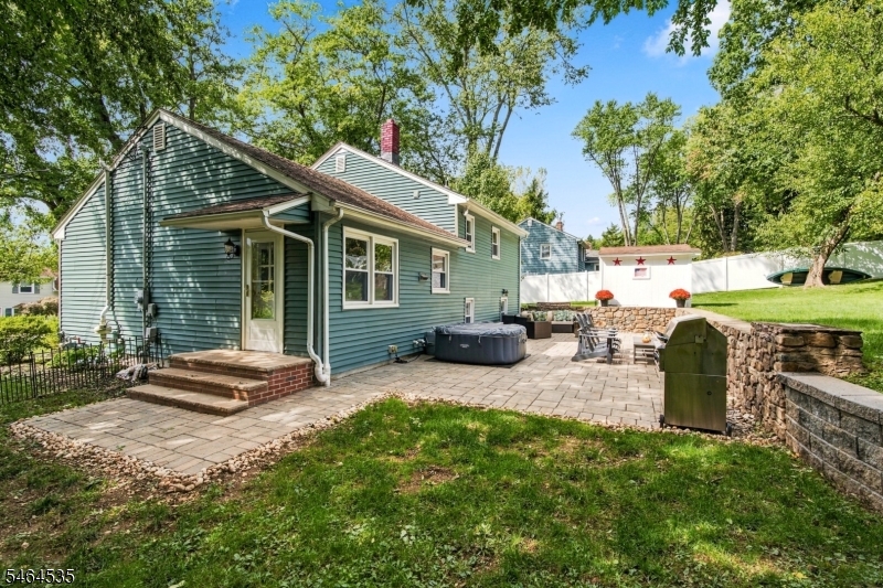 57 Lakeview Ave