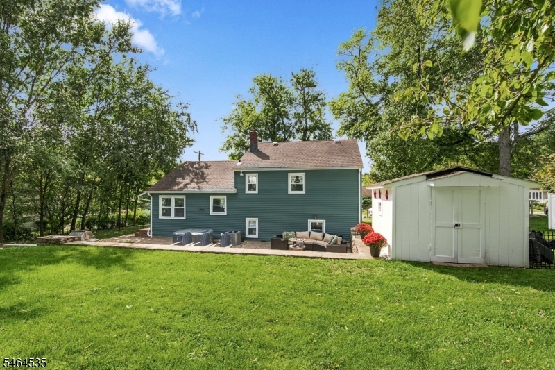 57 Lakeview Ave