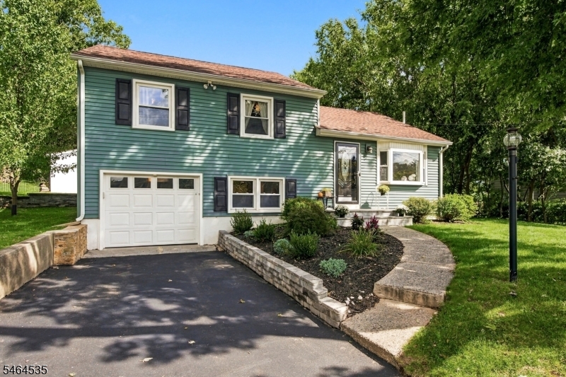 57 Lakeview Ave