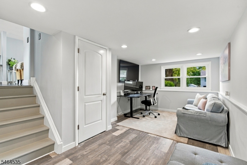 57 Lakeview Ave