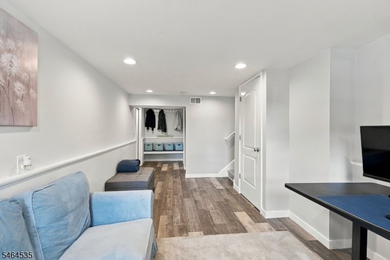 57 Lakeview Ave