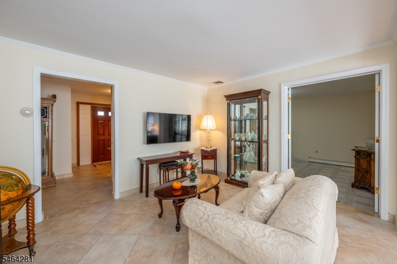 2 Glencove Rd