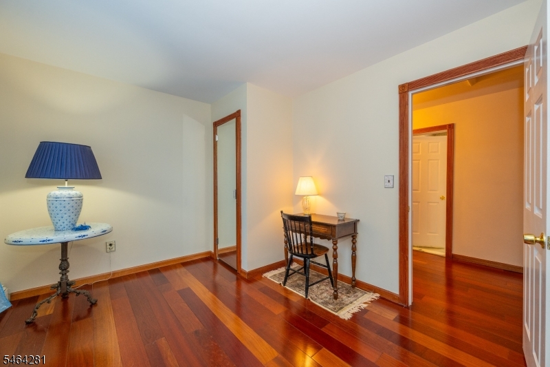 2 Glencove Rd