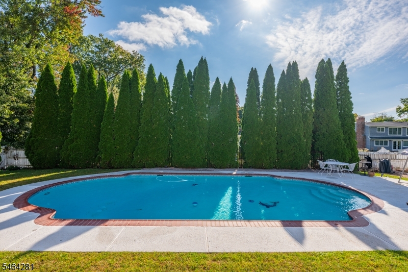 2 Glencove Rd