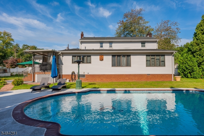 2 Glencove Rd