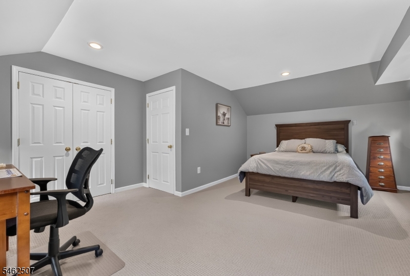 3 Galloping Hill Rd