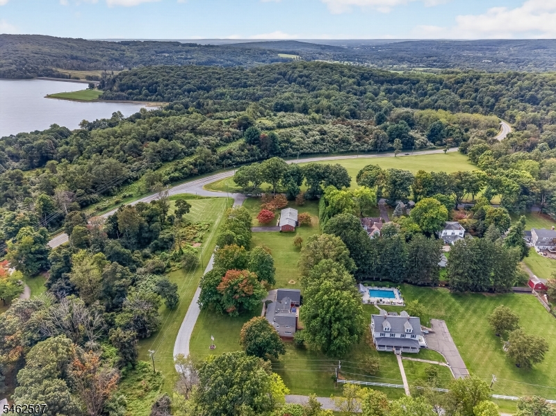 3 Galloping Hill Rd