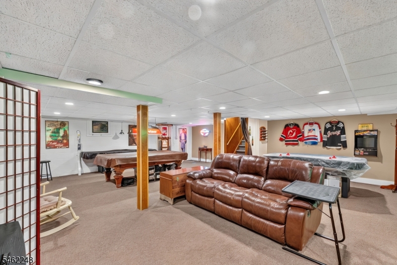 2642 Linder Ave