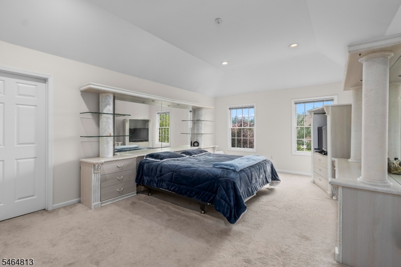 17 Woodcrest Ave