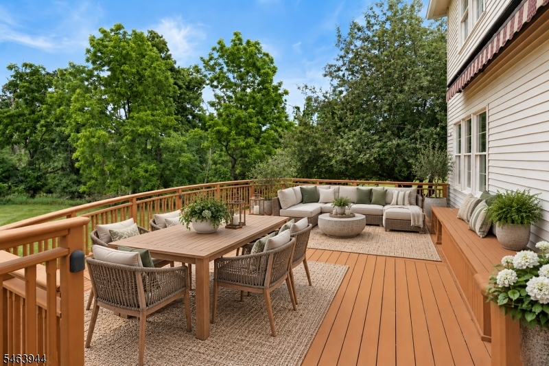 18 Montfort Dr
