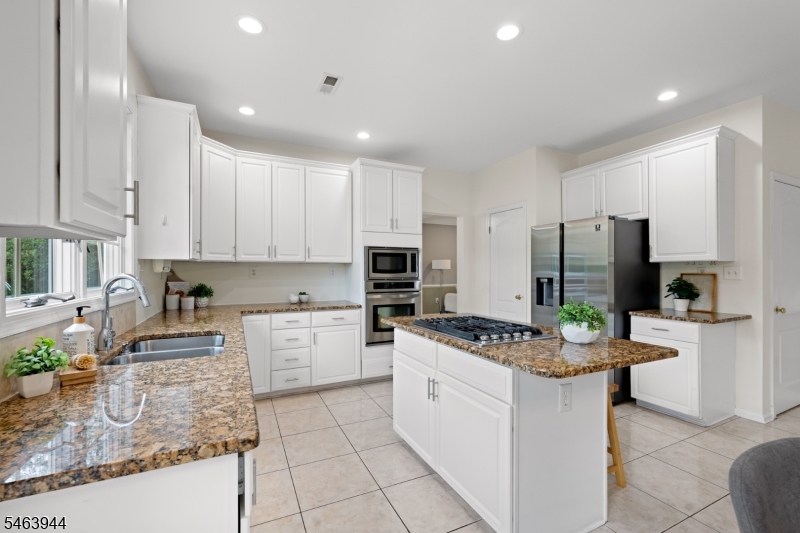 18 Montfort Dr