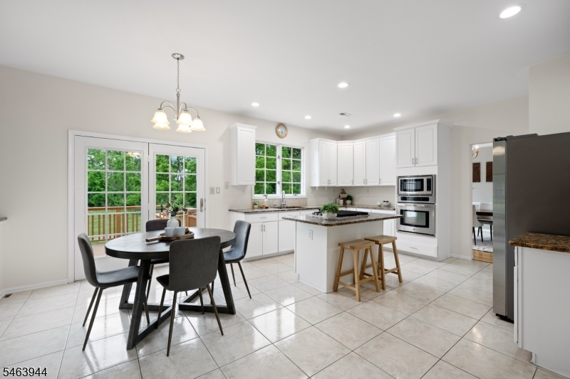 18 Montfort Dr