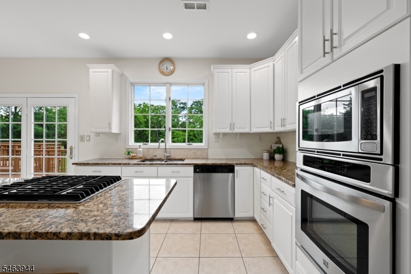18 Montfort Dr