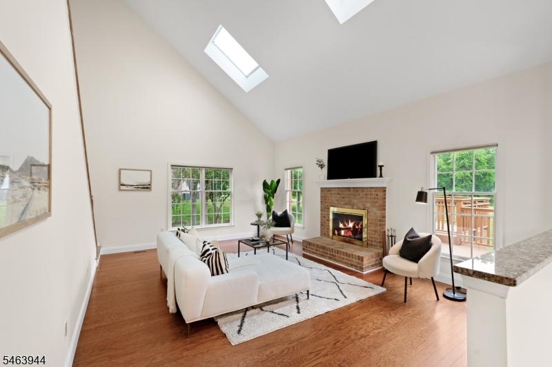 18 Montfort Dr