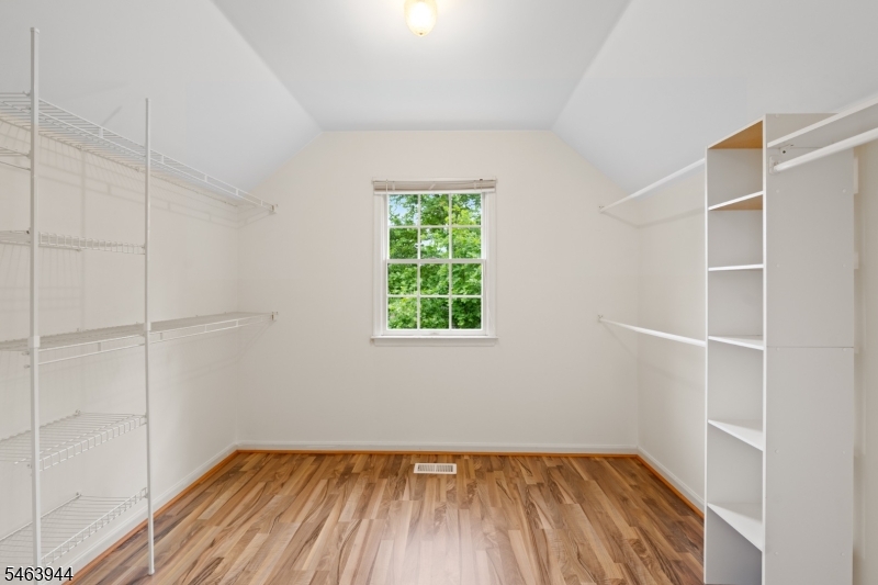 18 Montfort Dr