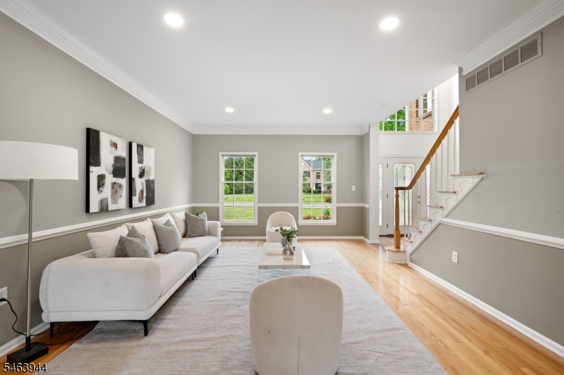 18 Montfort Dr