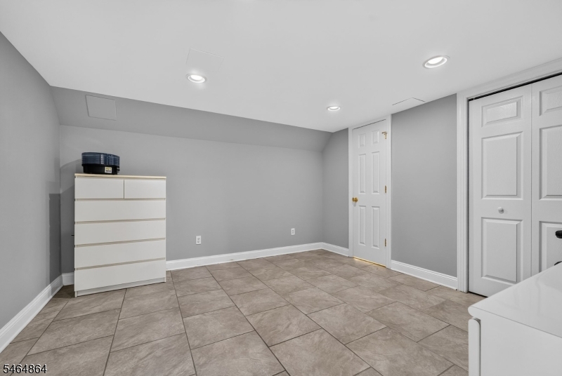 12 Murray Dr
