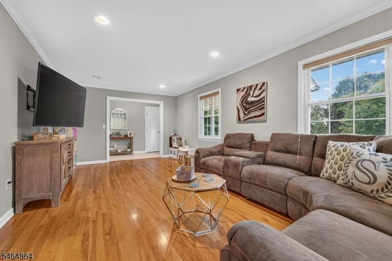 12 Murray Dr