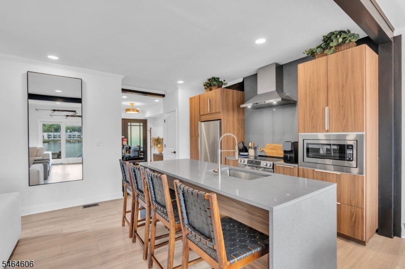 413 Lakeside Blvd