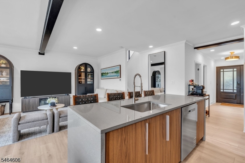 413 Lakeside Blvd