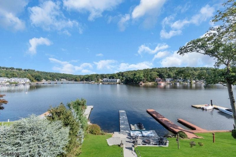 413 Lakeside Blvd
