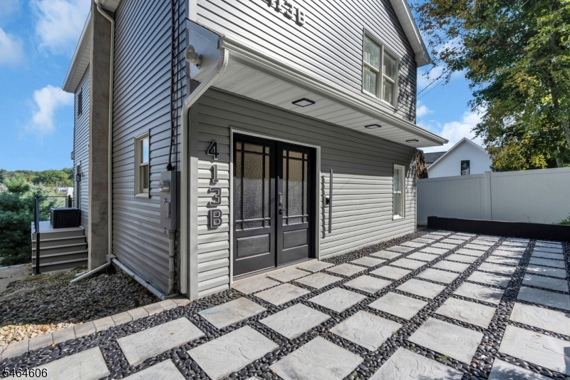 413 Lakeside Blvd