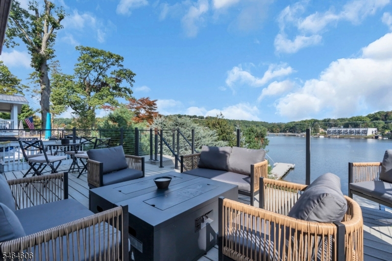 413 Lakeside Blvd