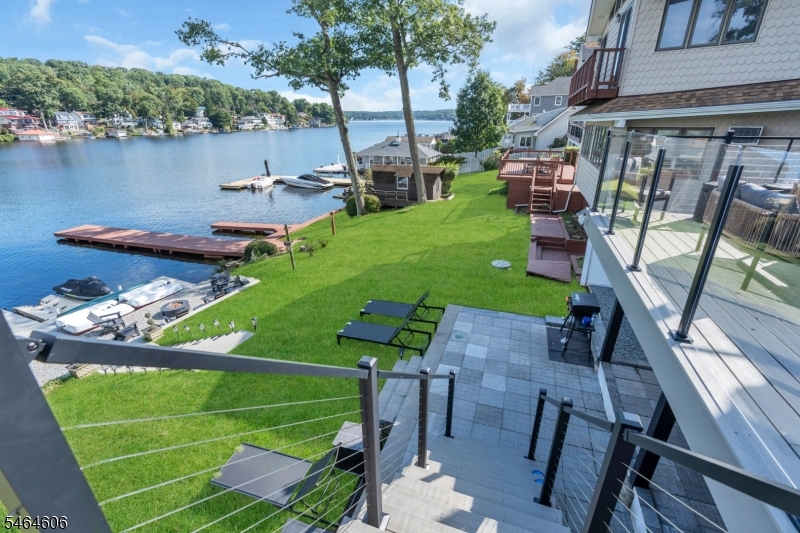 413 Lakeside Blvd