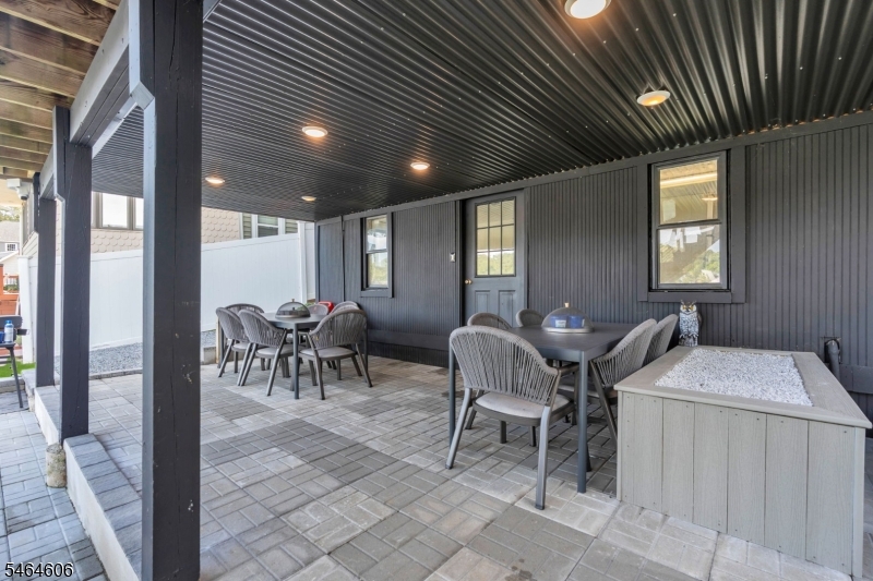 413 Lakeside Blvd
