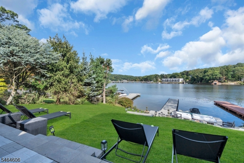 413 Lakeside Blvd