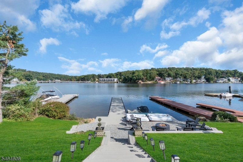 413 Lakeside Blvd