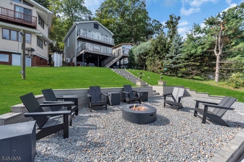 413 Lakeside Blvd
