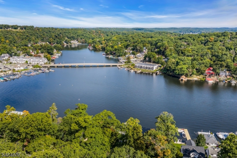 413 Lakeside Blvd